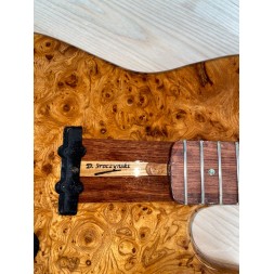 Guitare marquée par un fer réalisé selon le motif fourni par Dominique Sroczynski