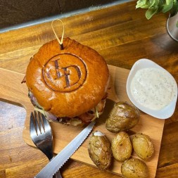 burger personnalisés avec votre fer à marquer alimentaire