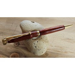 stylo en bois de padouk, bois précieux rouge