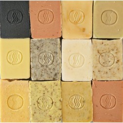 le tampon à savon personnalisé réalisé pour la Savonnerie de l'Ozon,  permet de signer des savons depuis des années !