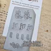 À chacun son outil.

Pourquoi utiliser le même marquage pour toutes les matières alors que chaque support a ses spécificités ?

• Le fer à marquer le bois pour une empreinte durable directement dans la matière
• Le poinçon en acier ou en laiton pour frapper ou encrer selon les usages
• Le tampon de potier pour signer l’argile et les créations céramiques

Chaque métier, chaque matériau et chaque projet mérite l’outil le plus adapté.

L'objectif reste le même : laisser une empreinte fidèle à votre identité.

Sur notre site, vous pouvez personnaliser vos outils en ligne : logo, texte, signature ou motif.

✔ Personnalisation simple
✔ Fabrication artisanale
✔ Outils conçus pour durer

Nos tampons, poinçons et fers sont fabriqués dans notre atelier et portent le label fabriqué à Lyon et ses alentours.

#tamponpersonnalise #artisanat #feramarquer #poterie #madeinlyon