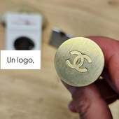 Un logo ça se reconnaît au premier coup d'oeil !

Pour vos packagings et vos événements promotionnels, apportez une touche d'authenticité à votre marque !

C'est facile et accessible à tous les budgets, un tampon à cire à votre logo ! Envoyez-nous votre motif et rejoignez l'équipe de ceux qui marquent leur empreinte 😉

#tamponacire #TamponPersonnalisé #sceauxencire #CachetDeCire #branding #papeteriecreative #marketingdiy #diycommunity