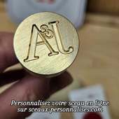 Deux initiales et un & : parfois, il n’en faut pas plus.
Un sceau simple et lisible, idéal pour marquer faire-part, enveloppes ou décorations de mariage avec justesse.

La sobriété des initiales rend l’empreinte efficace et intemporelle, un choix sûr quand on veut un résultat net et élégant.

✔ Personnalisation en ligne
✔ Fabrication locale rapide
✔ Label Fabriqué à Lyon et ses alentours 

#mariage2027 #wedding #TamponPersonnalisé
#imprimerie #fairepartmariage