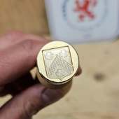 Retrouvez la signification des meubles de ce blason dans la description de le vidéo dédiée !

Pour créez vos armoiries le lien de notre composteur héraldique est en bio !

Tampons en laiton labellisés fabriqué à Lyon 🛡️🇫🇷🥐

#tamponacire #heraldique #BlasonAncien #blasondeville #Lyon