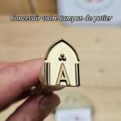 Il est encore temps de commander votre tampon pour le recevoir avant nos congés d'été (sauf cas particulier !).
L'atelier ferme vendredi 1er août et nous serons de retour le 25 août. Bien entendu nous tavaillons toute la semaine et nous prenons les commandes pour notre retour.

Pour un tampon de potier sans bordure comme sur ces photos n'oubliez pas de choisir l'option de détourage.

Tampons labellisés made in Lyon 🇫🇷🇫🇷

#ceramistefrançais #atelierdepoterie #artiste #porcelaine #tamponpersonnalisé #tamponsavon #tampondepèlerinage #MadeInLyon
