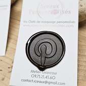 Ajoutez votre signature pâtissière avec des pastilles en chocolat à votre logo. 

À personnaliser en ligne sur notre site. Vous téléchargez votre motif et on s'occupe du reste !

#chocolatpersonnalisé #pastillechocolat #bonbonchocolat #patisserietraditionnelle #TamponAlimentaire