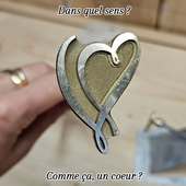 L’art de lier les lettres, chaque angle révèle une nouvelle lecture, un nouvel équilibre.
Un monogramme pensé comme un plat raffiné : précision, harmonie, et cette petite touche qui change tout.

À la manière d’un grand chef – clin d’œil à Bernard Loiseau – l’essentiel se joue dans le détail invisible.
Tout est lié.

#grandchef #monogramme #TamponPersonnalisé #restaurantetoilé #bernardloiseau #tamponsurmesure #lyon