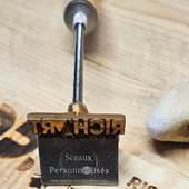 Fer à marquer le bois personnalisé au logo d'un client amoureux de la nature !

Envoyez-nous votre logo, au besoin nous vous conseillerons pour l'adapter. L'objectif est de garantie une bonne lisibilité de votre motif.

#feràmarquer #tamponmadeinfrance #tamponpersonnalisé #ebeniste #damenature