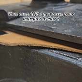 Artisans du cuir vous possédez une presse pour vos marquages ? Nous réalisons vos plaques. Le motif de votre choix et surtout à la forme de votre choix. Le détourage du logo permet d'éviter les traces indésirables autour du motif !

Écrivez-nous !!

#maroquinerie #sellemotopersonnalisé #sellerienautique #sellierlyon #cuirveritable #upcyclingfashion #artisanlyon