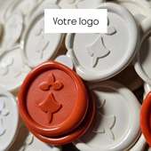 Vous choisissez tout ! Nous serons vos mains !
One shot, réassort programmé ou non.
Nous nous adaptons à vos besoins pour la fabrication de véritables cachets de cire autocollants personnalisés.

Votre logo, votre forme, votre dimension, voyez couleur (couleurs pantone approchées), sans minimum de commande... On ne peut pas faire mieux 😂

Pour plus d'infos, Écrivez-nous !!

#autocollantspersonnalisés #stickerspersonnalisés #CachetDeCire #sceauxencire #sceaupersonnalisé #branding #marketing #communication #imprimerie