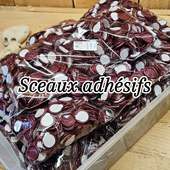 5000 petits sceaux adhésifs couleur pantone approchées réassort annuel pour la confiserie belge Léopold ! 14mm c'est pas grand mais lisible !!

Merci pour votre fidélité depuis ... Tant d'années, les compter ne nous rajeunirait pas ! 😂😂

#confiseries #confiserieartisanale #PackagingLuxe #packagingdesign #sceauxencire #sceaupersonnalisé #CachetDeCire